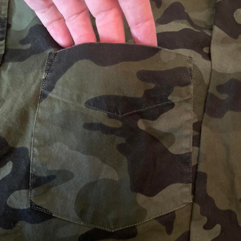 Green camouflage button-up shirt #camouflage pattern, military - Picture 3 of 7